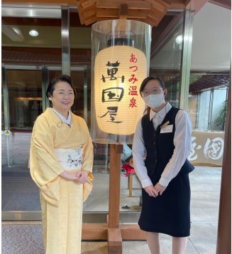 一起迎接客人